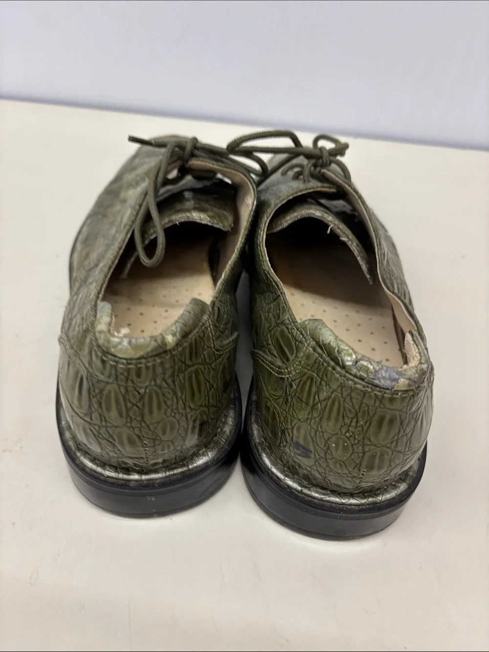 Men's Olive Green Embossed Faux Leather Lace-Up Derby Shoes